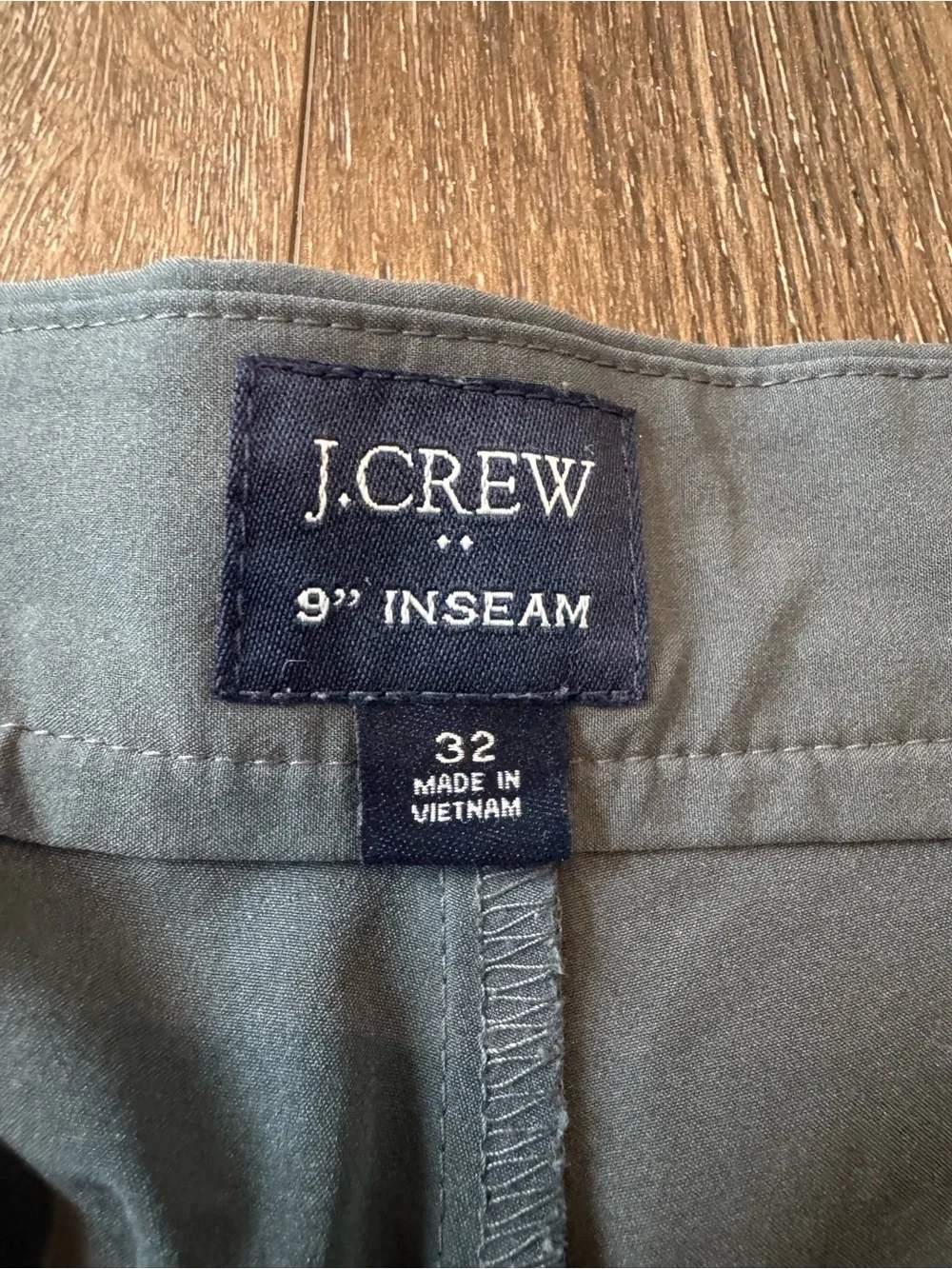 J. Crew Men’s 9 Inch grey Flat Front Shorts Size 32